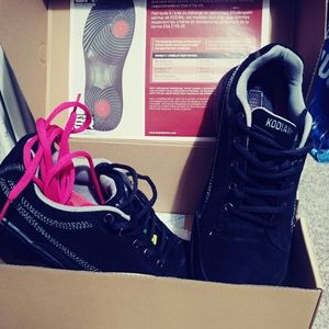 Woman's non-slip steel toe work shoes